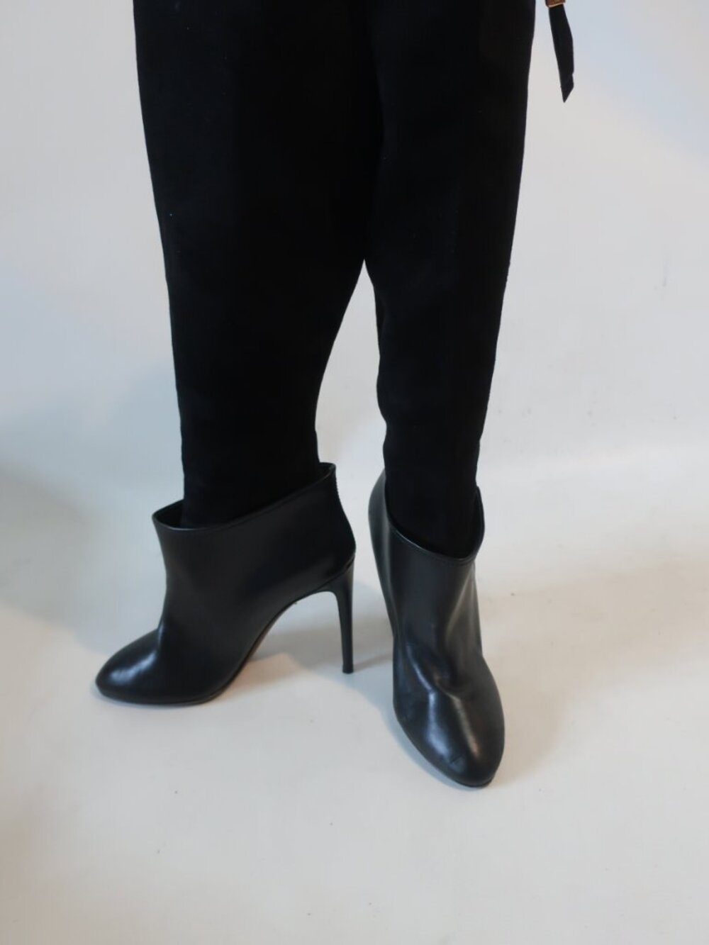 Authentic Louis Vuitton Black Suede Leather Stiletto Heel Tall Boots 40 US/10​